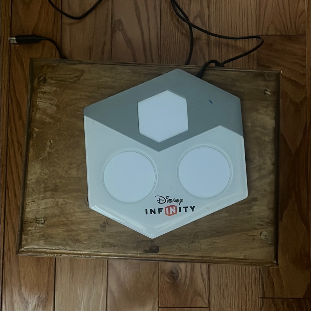 Disney Infinity Hexagonal Base in White and Gray
